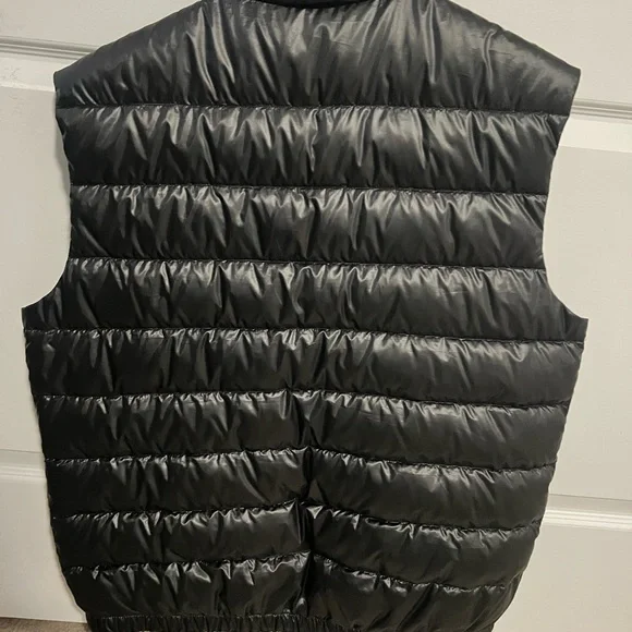 Prada Men's Sleek Black Quilted Vest - Picture 2 of 5